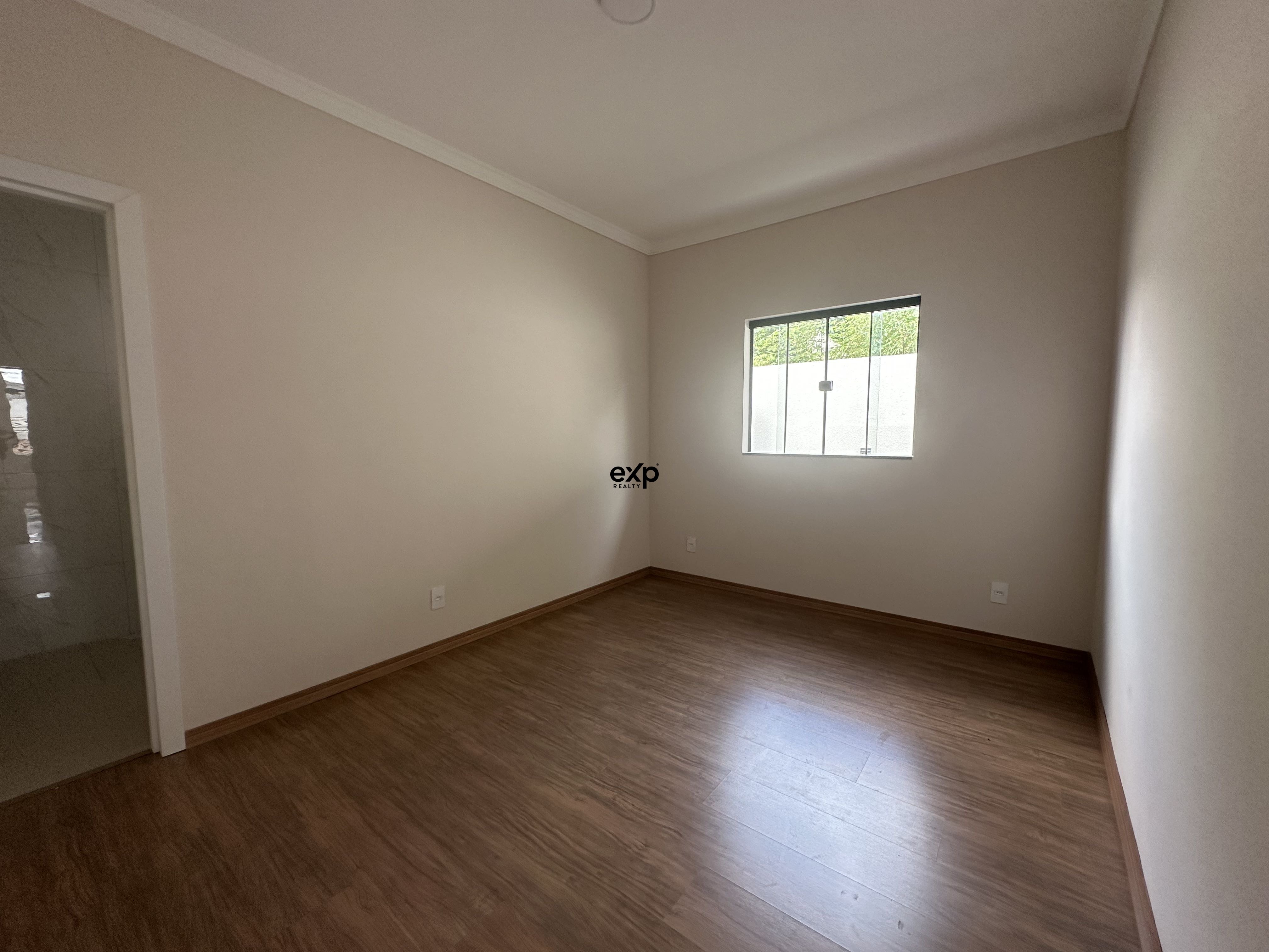 Casa Nova à Venda no Parque dos Pinheiros - Conforto, Segurança e Praticidade