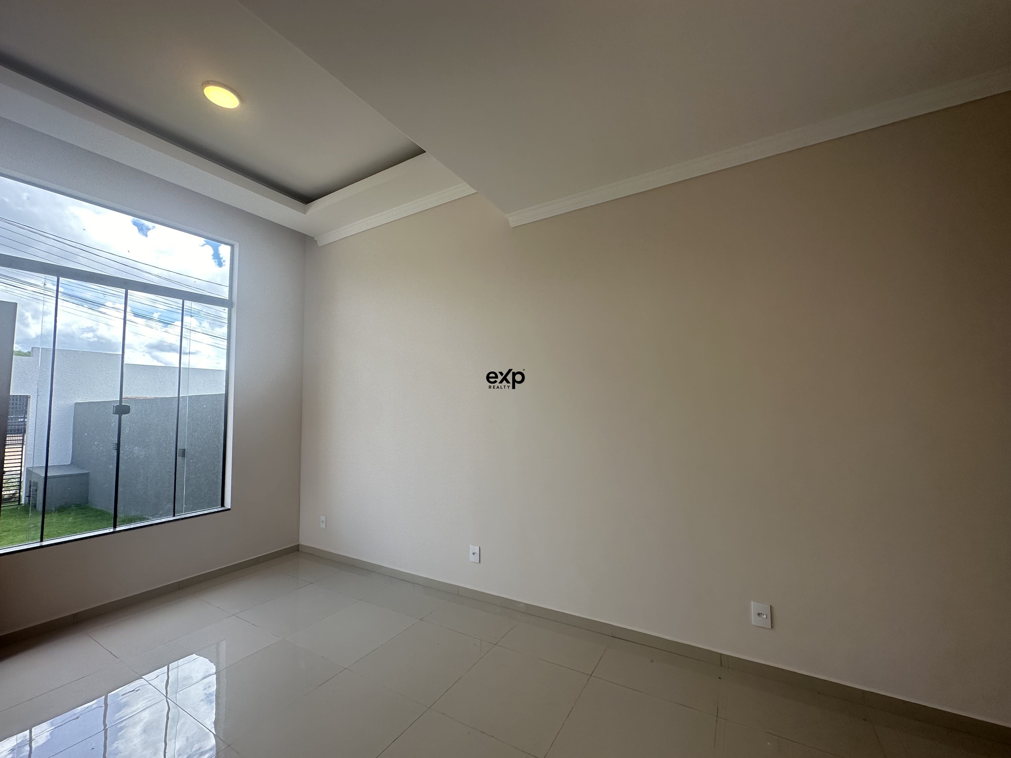 Casa Nova à Venda no Parque dos Pinheiros - Conforto, Segurança e Praticidade