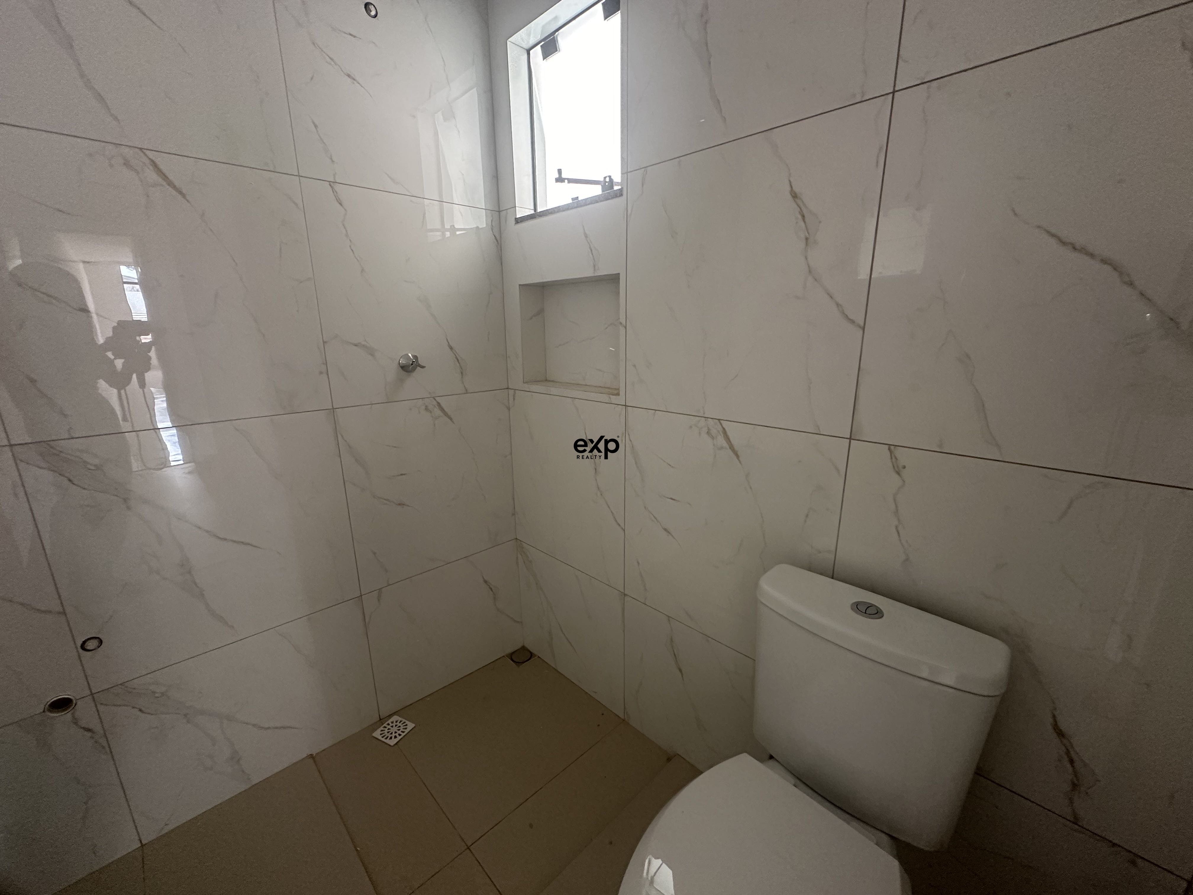 Casa Nova à Venda no Parque dos Pinheiros - Conforto, Segurança e Praticidade