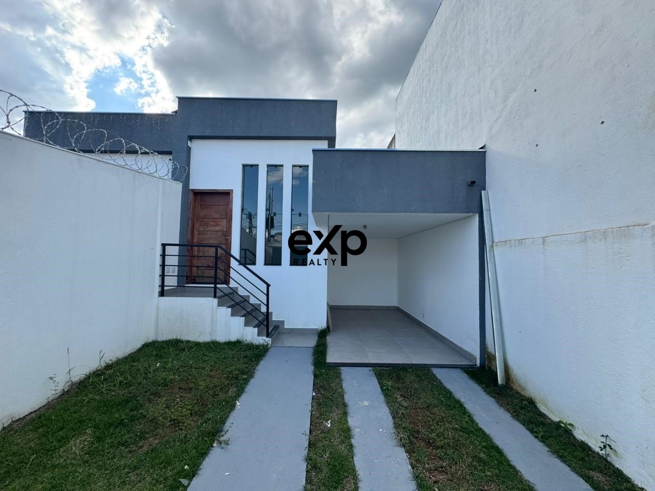 CASA A VENDA EM VESPASIANO/MG