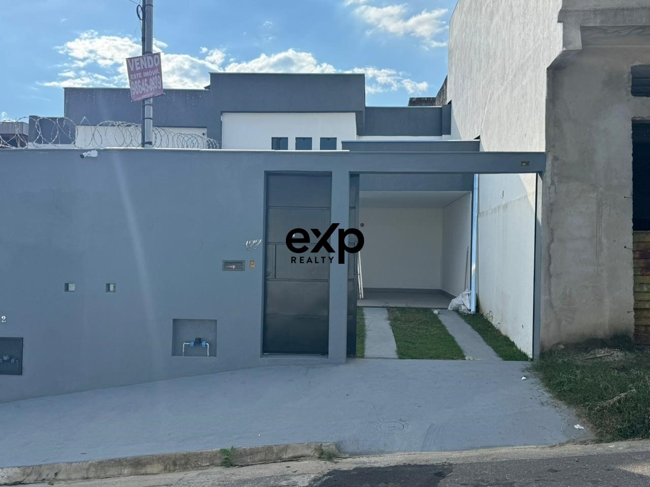 CASA A VENDA EM VESPASIANO/MG