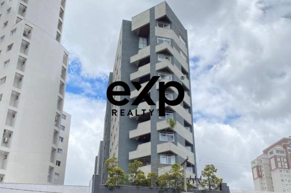 Imóvel na Avenida República Argentina, o apartamento oferece fácil acesso a transporte público