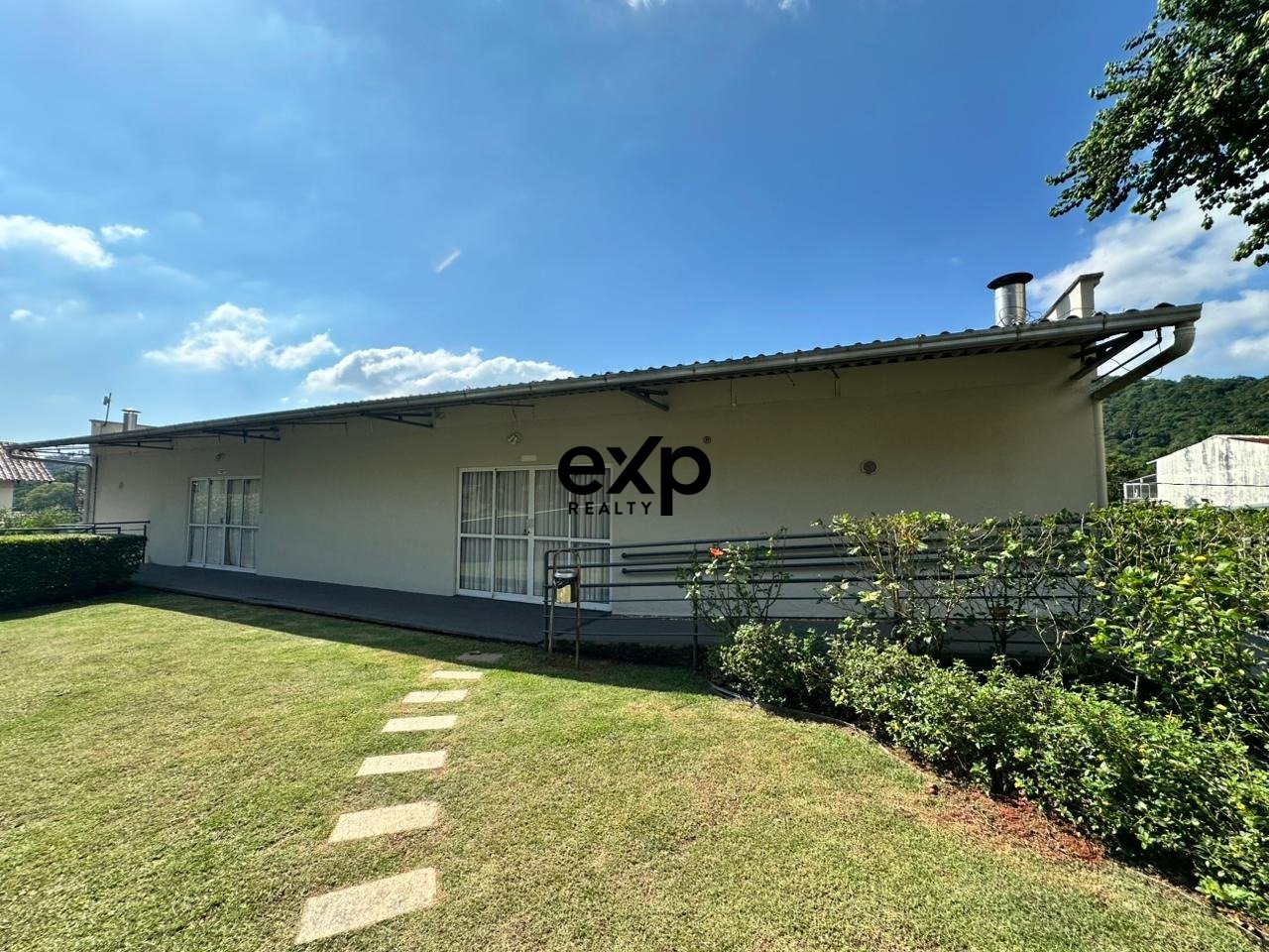 Apartamento semi mobiliado no Condomínio Ecovilla, bairro Ribeião Fresco Blumenau SC.