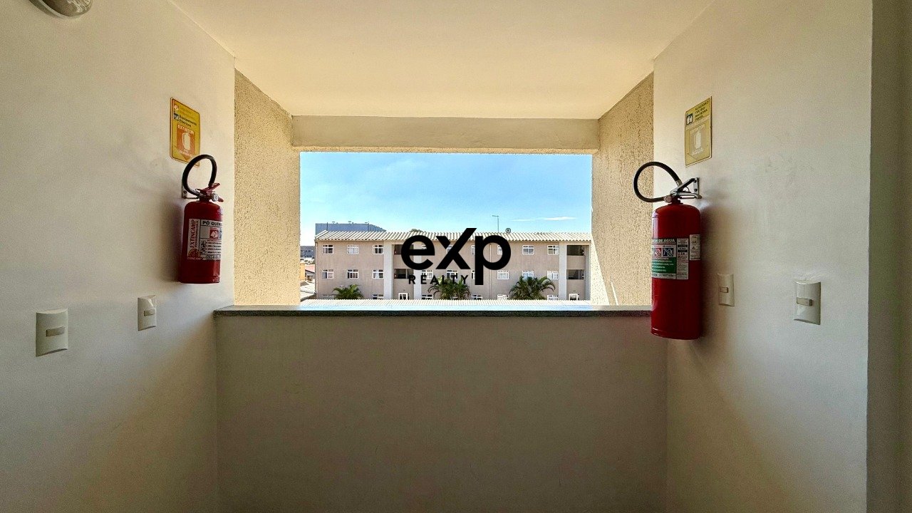 Apartamento 2 Dormitórios em São José dos Pinhais, com closet e 1 vaga coberta