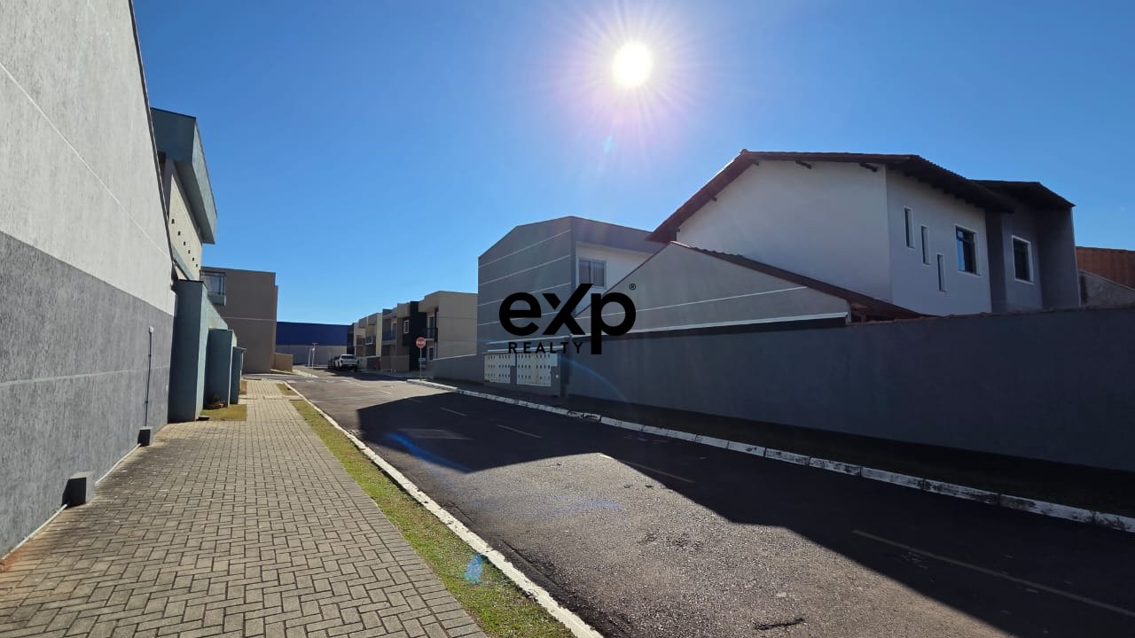 Sobrado à venda em São José dos Pinhais, Melchiades de Bastos 292 Costeira São José dos Pinhais 83015-232, 126 m²
