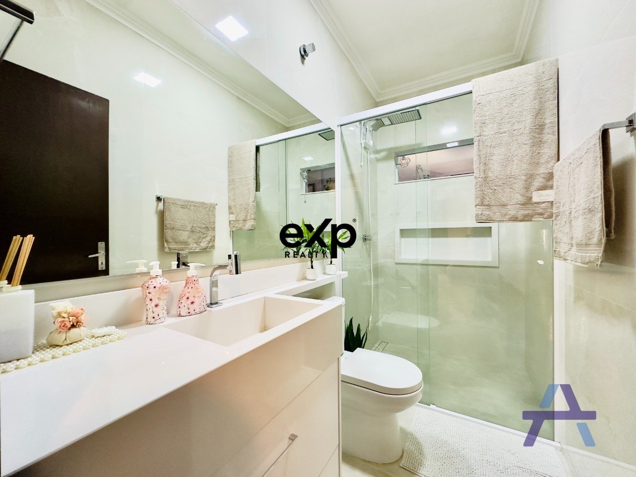 Casa na Velha Central com 4 dormitorios em Blumenau
