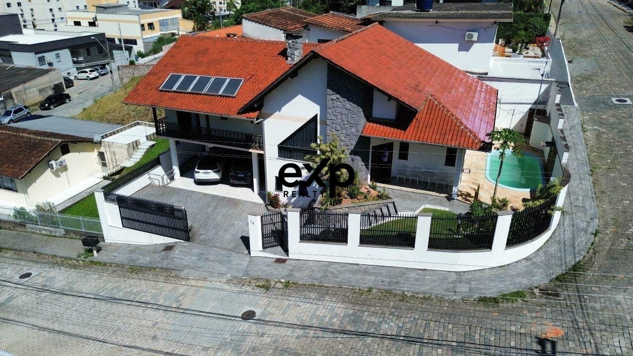 Casa na Rua dos Caçadores com 4 dormitorios
