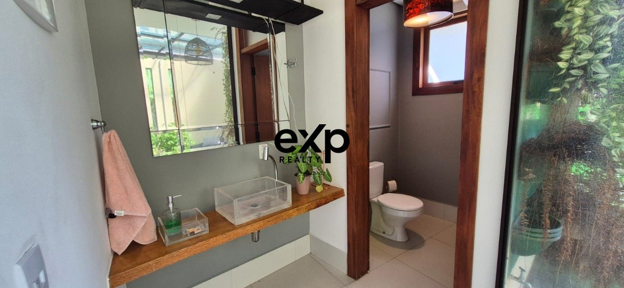 Casa para locação no Condomínio Santa Fé | Alto padrão, mobiliada e cercada por natureza - 4 suties e lago próprio