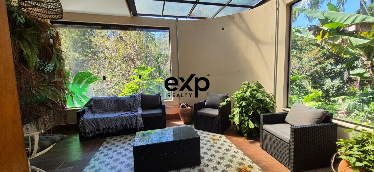 Casa para locação no Condomínio Santa Fé | Alto padrão, mobiliada e cercada por natureza - 4 suties e lago próprio