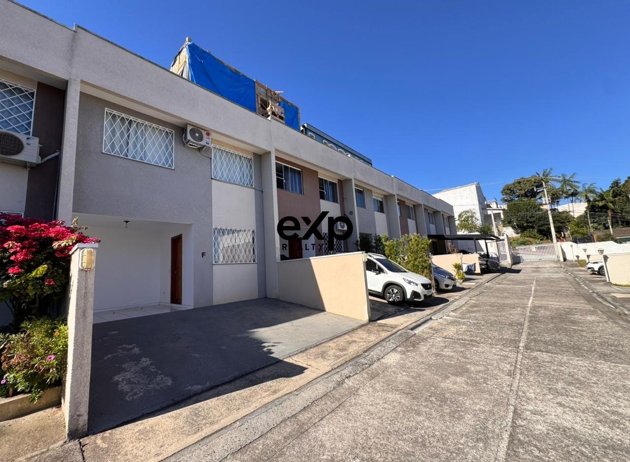 Sobrado à venda em Curitiba, Rua Arlindo Araújo Sobrinho 34 Guabirotuba Curitiba 82590-300, 105 m²