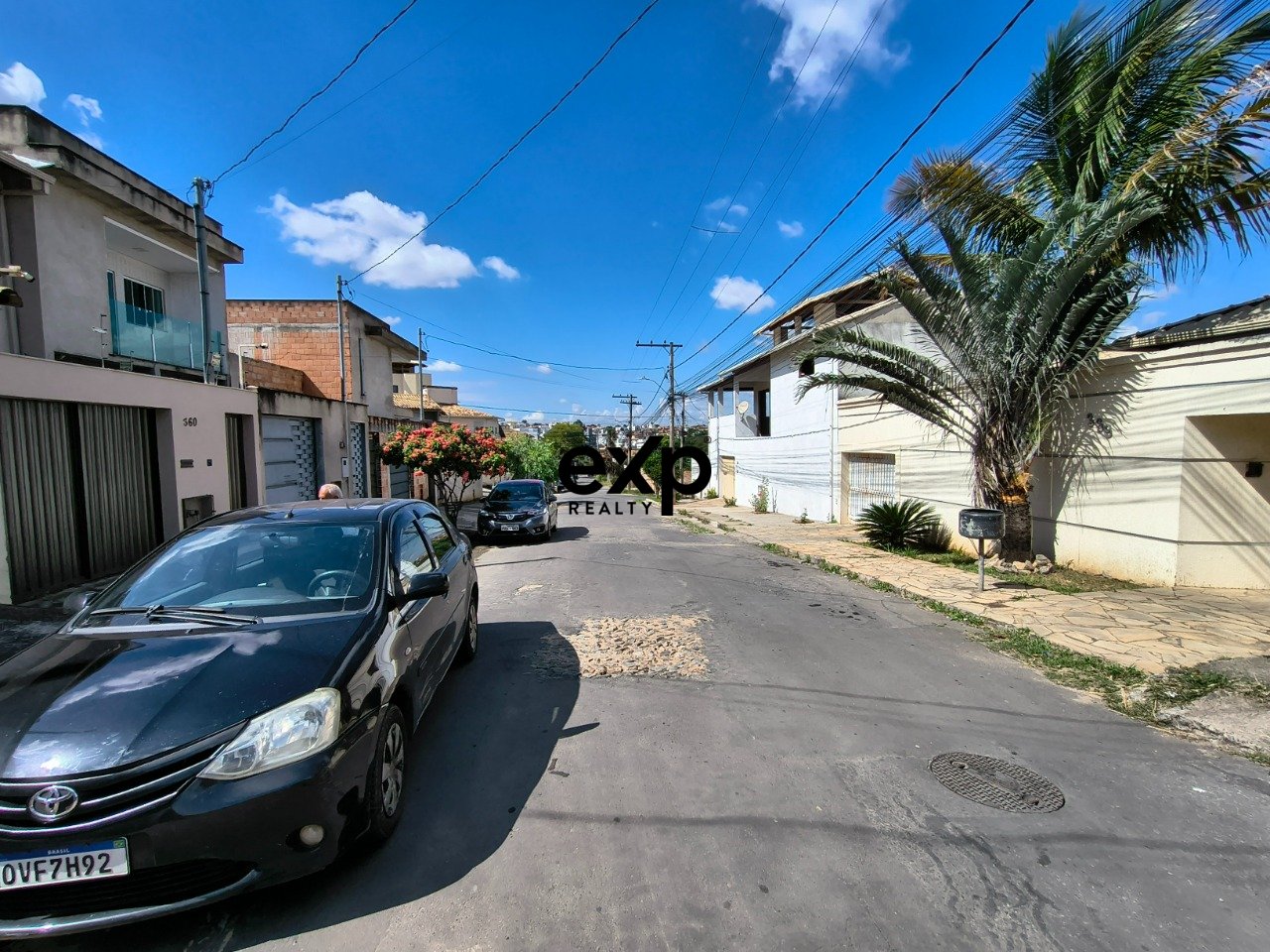 Casa 2 quartos, 2 suites, 2 vagas, no Xangri-lá