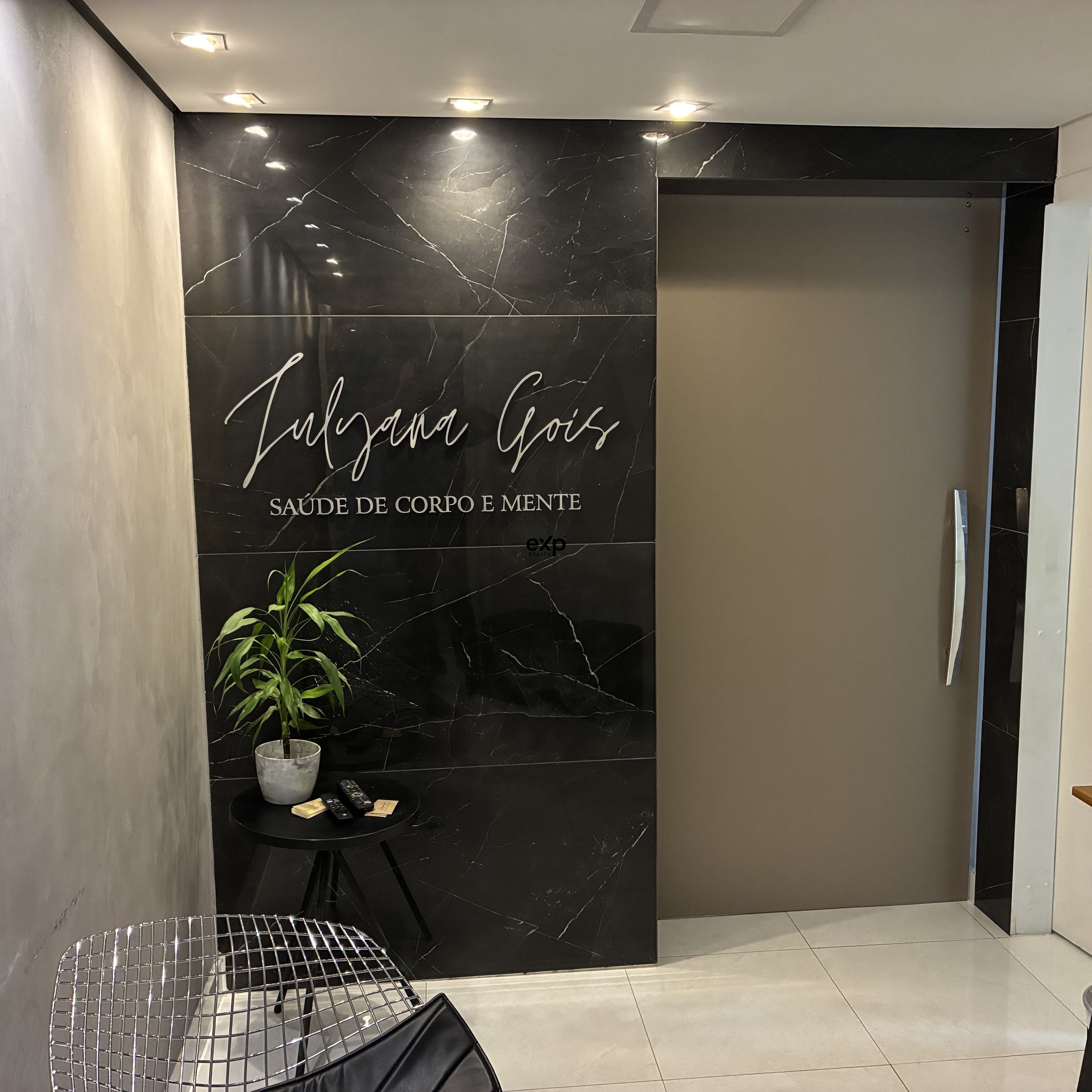 Sala Comercial à venda em Curitiba, Rua Emiliano Perneta 680 Centro Curitiba 80420-080, 51 m²