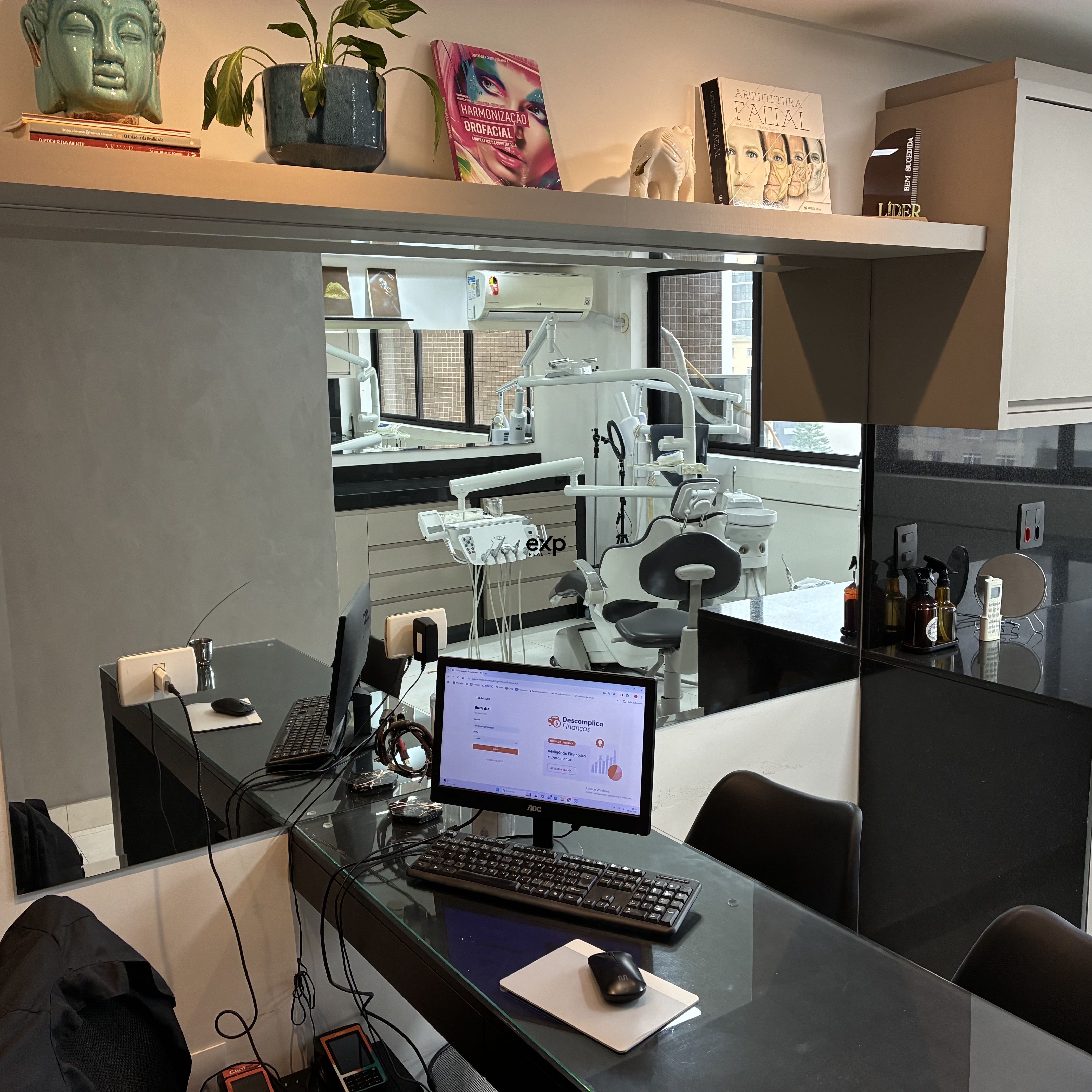 Sala Comercial à venda em Curitiba, Rua Emiliano Perneta 680 Centro Curitiba 80420-080, 51 m²