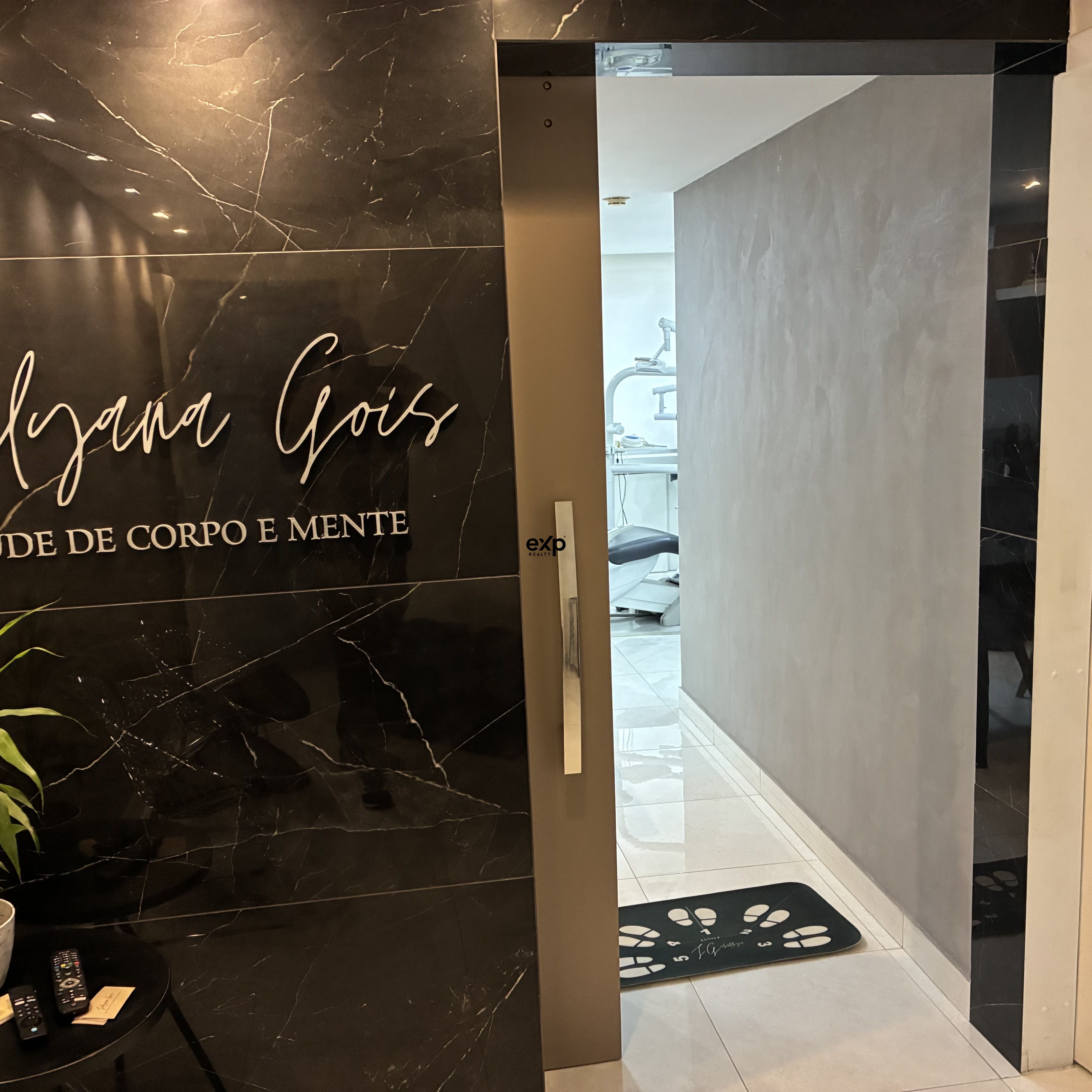 Sala Comercial à venda em Curitiba, Rua Emiliano Perneta 680 Centro Curitiba 80420-080, 51 m²
