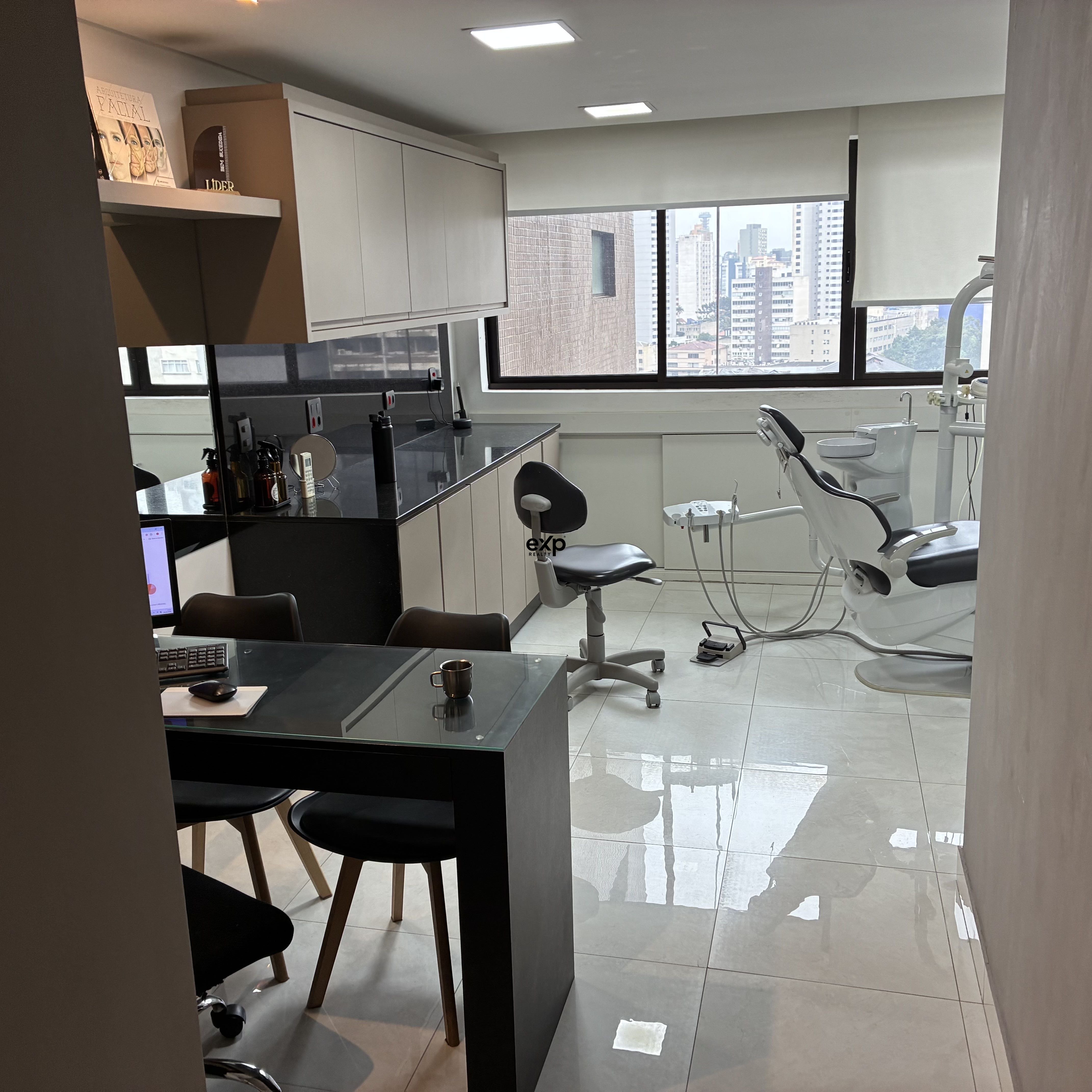 Sala Comercial à venda em Curitiba, Rua Emiliano Perneta 680 Centro Curitiba 80420-080, 51 m²