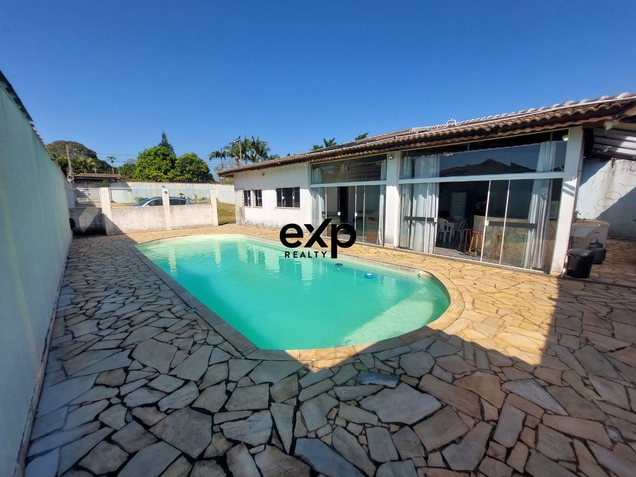 Casa térrea com 150 m² com piscina em região tranquila de Atibaia/SP