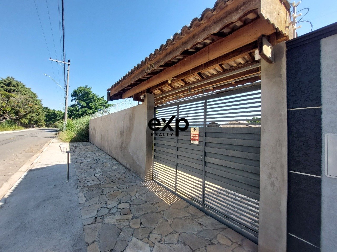 Casa térrea com 150 m² com piscina em região tranquila de Atibaia/SP