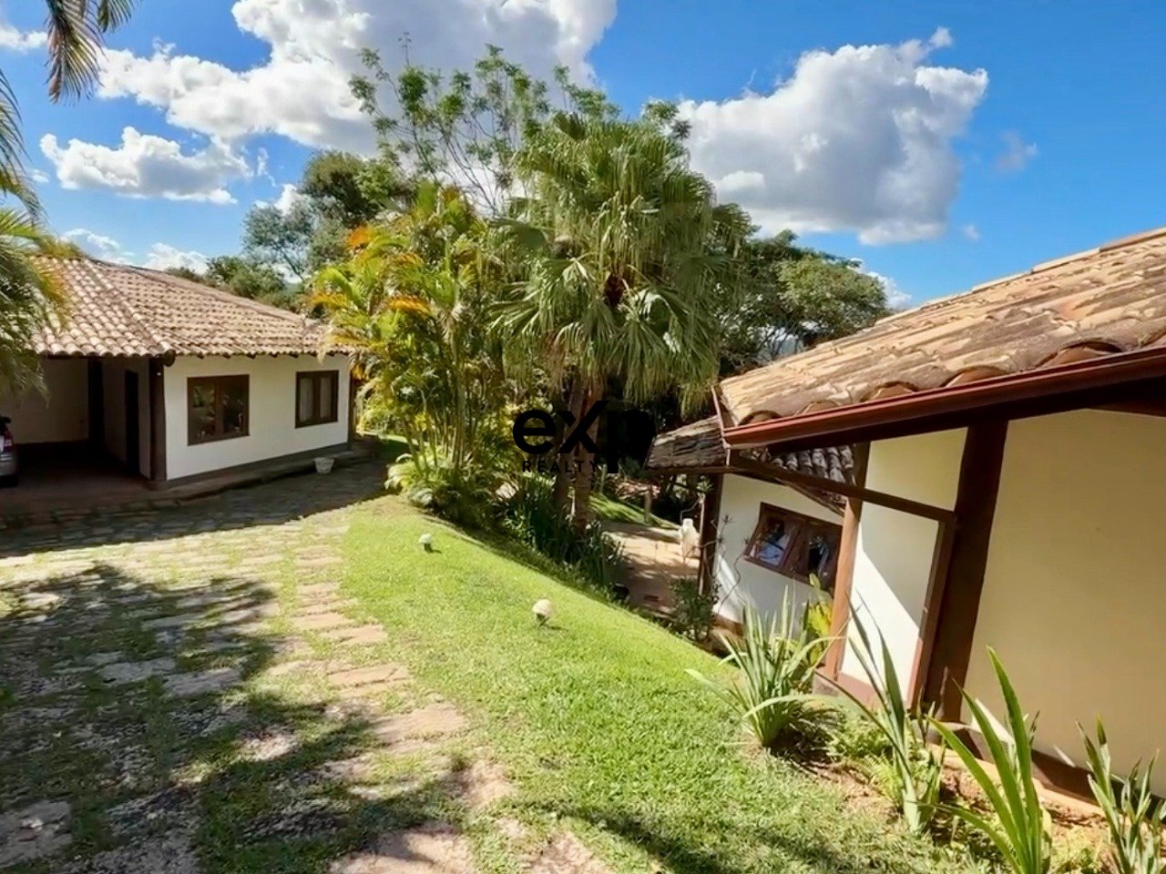 Casa Locação em Condomínio em Pedro do Rio | 4 suítes por R$ 12.000,00/mês - Petrópolis/RJ