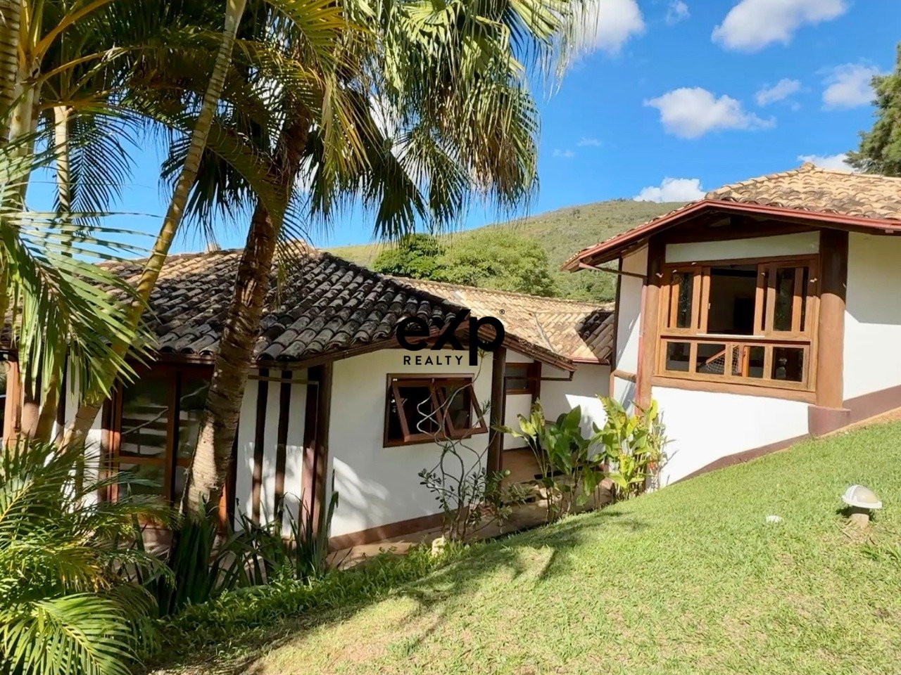 Casa Locação em Condomínio em Pedro do Rio | 4 suítes por R$ 12.000,00/mês - Petrópolis/RJ