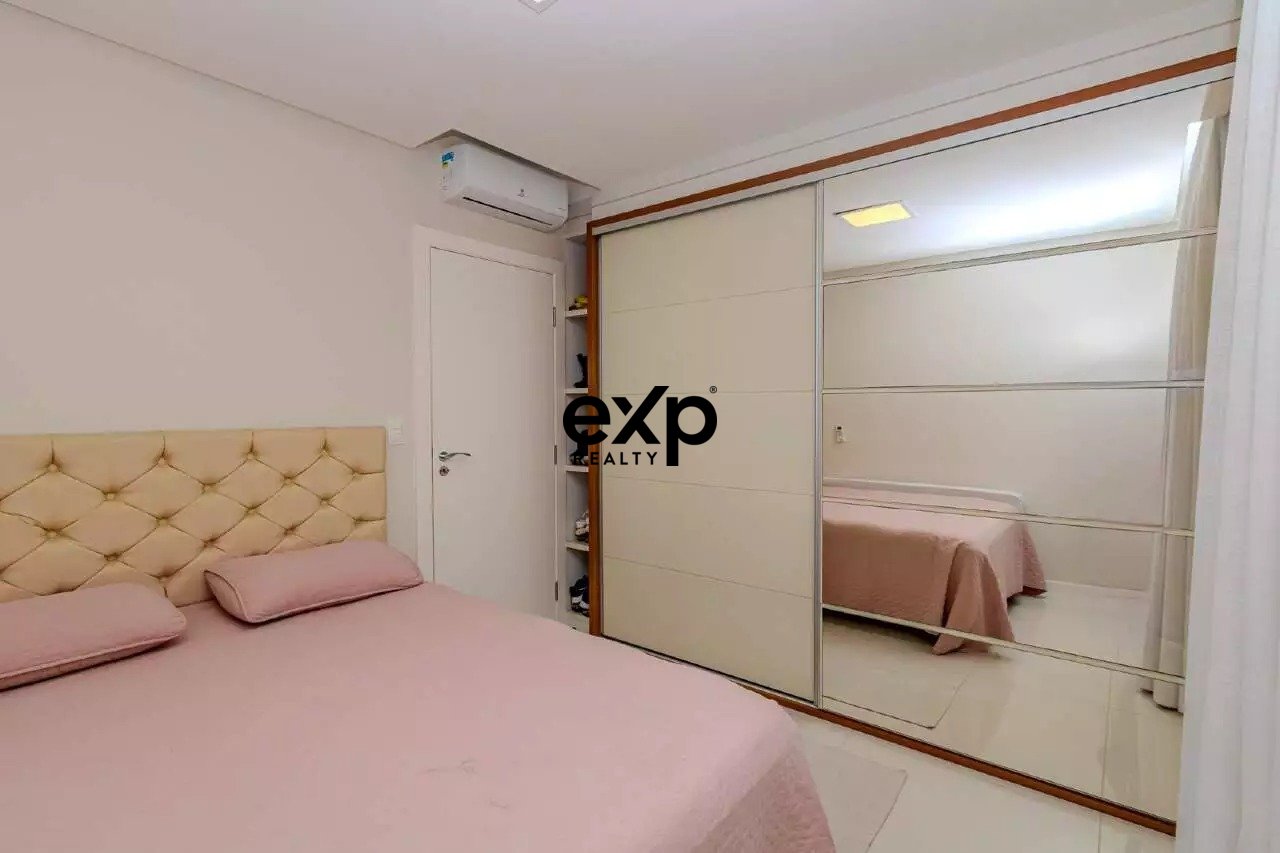 Apartamento com 2 dormitórios no Bairro Fazenda em Itajai, poucos metros da Beira Rio.