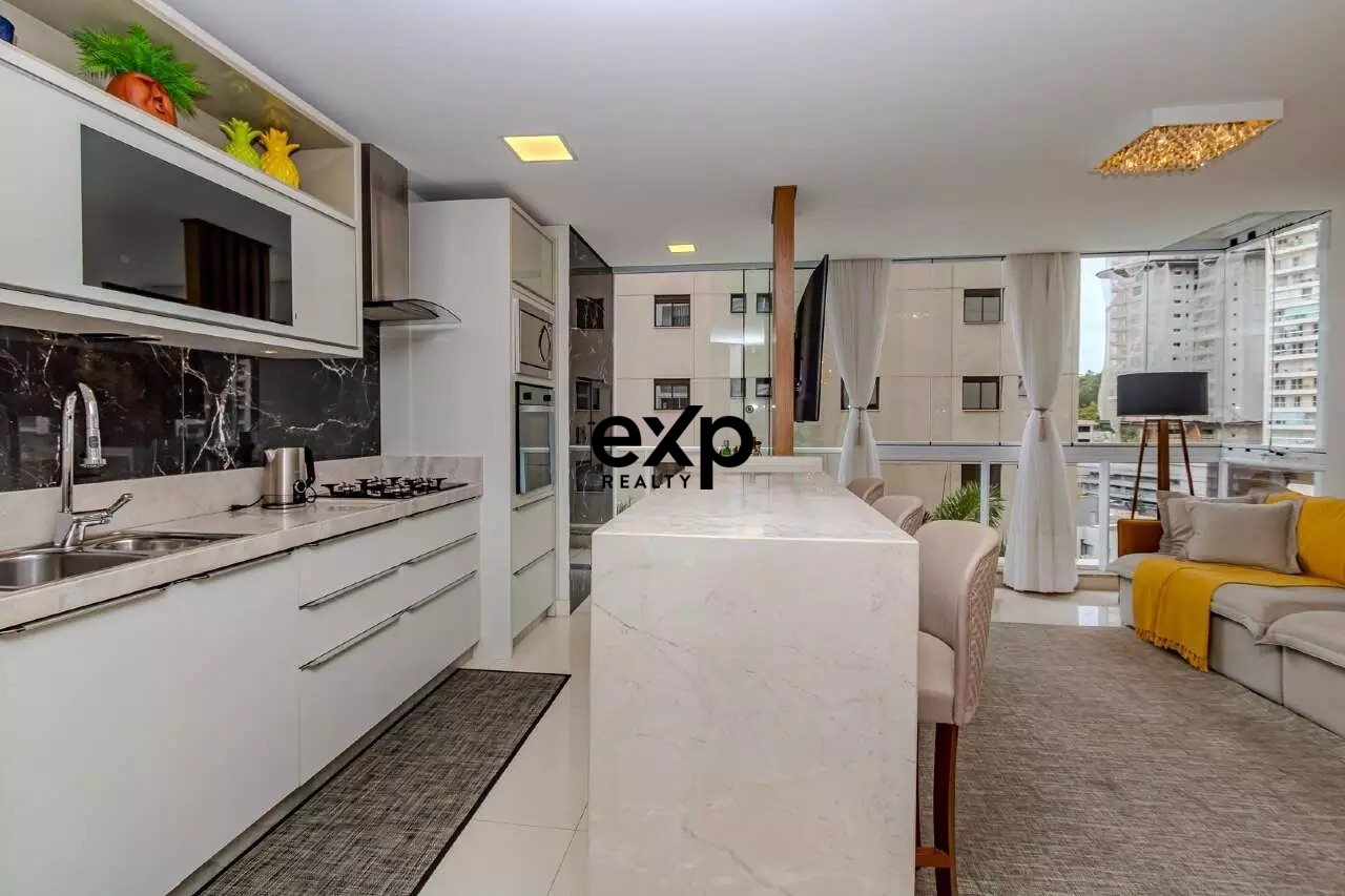 Apartamento com 2 dormitórios no Bairro Fazenda em Itajai, poucos metros da Beira Rio.