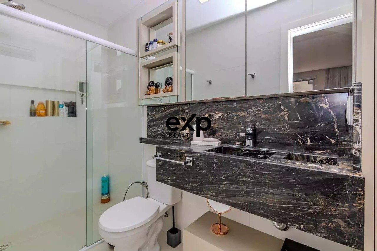 Apartamento com 2 dormitórios no Bairro Fazenda em Itajai, poucos metros da Beira Rio.