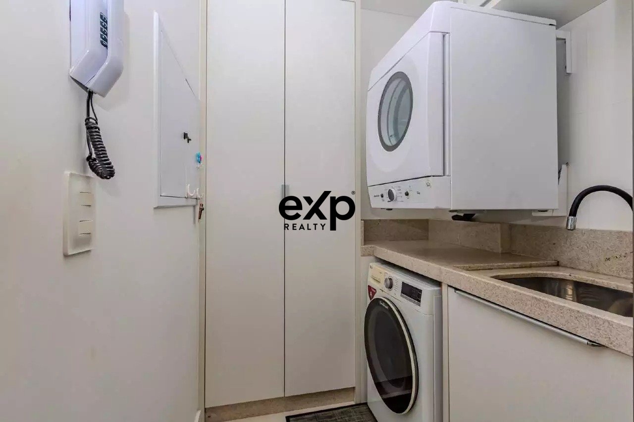 Apartamento com 2 dormitórios no Bairro Fazenda em Itajai, poucos metros da Beira Rio.