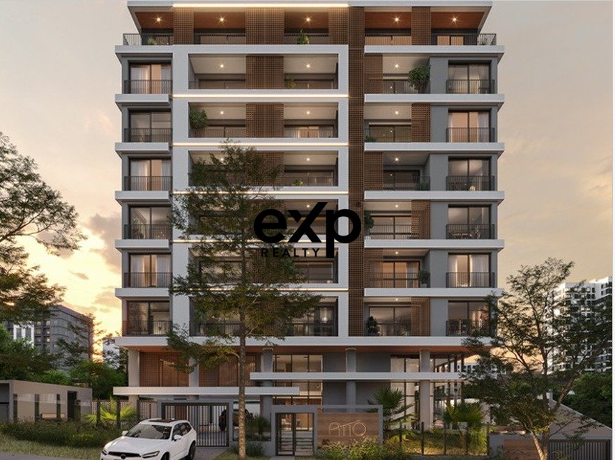 Apartamento Encantador no Coração do Ahú - Conforto e ElegânciaSe você busca o equilíbrio perfeito entre a tranquilidade de um bairro residencial e a