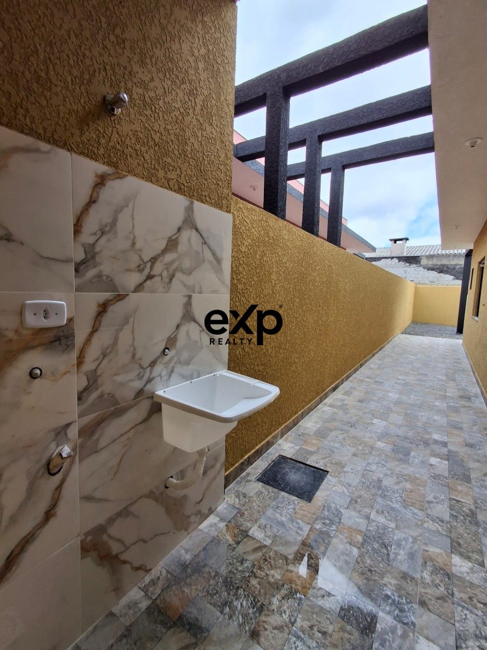 Casa à venda em Fazenda Rio Grande, Rio Paranapanema 100 Iguaçu Fazenda Rio Grande 83833-202, 70 m²