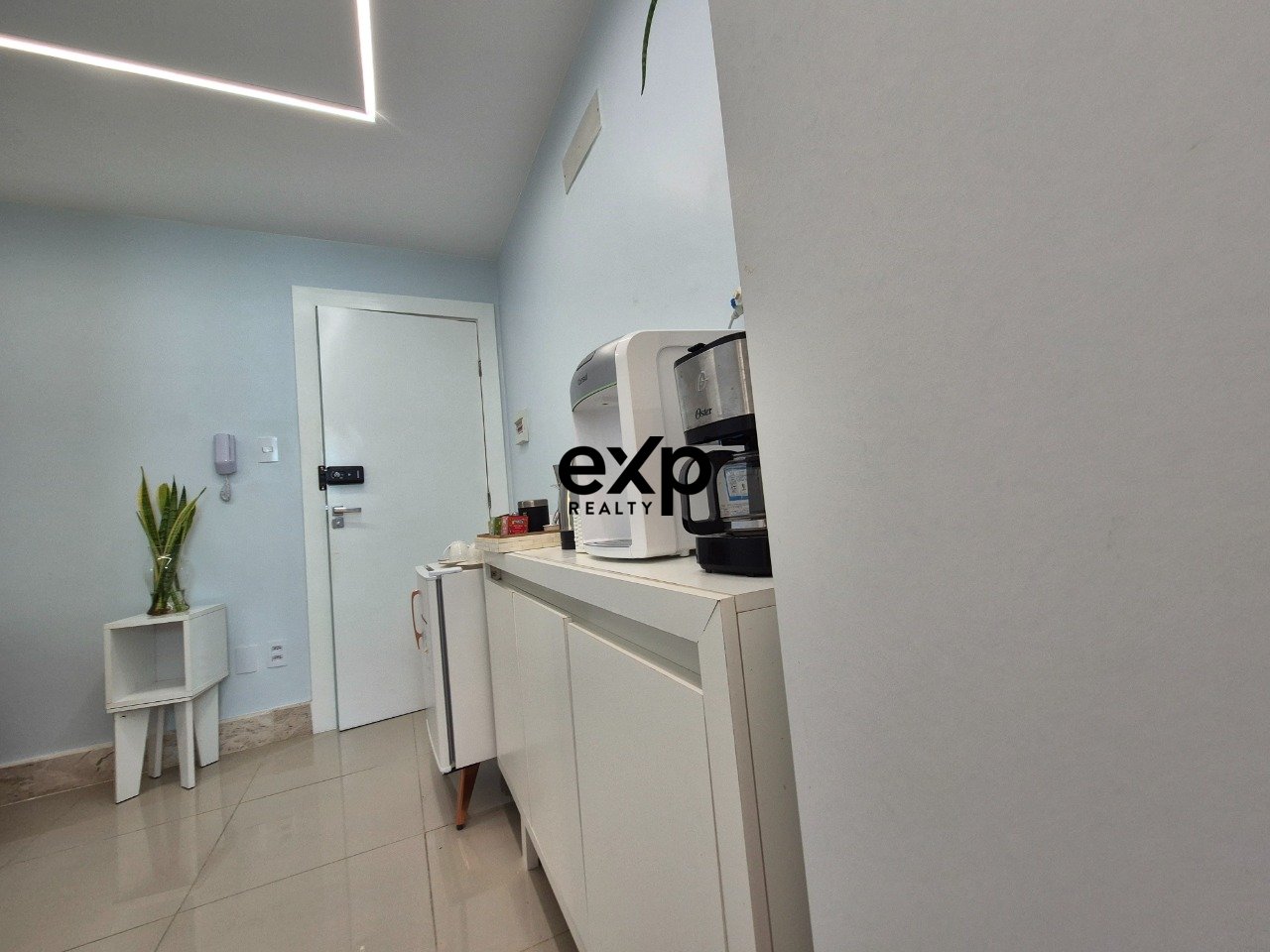 Sala Comercial à Venda em Vilas do Atlântico