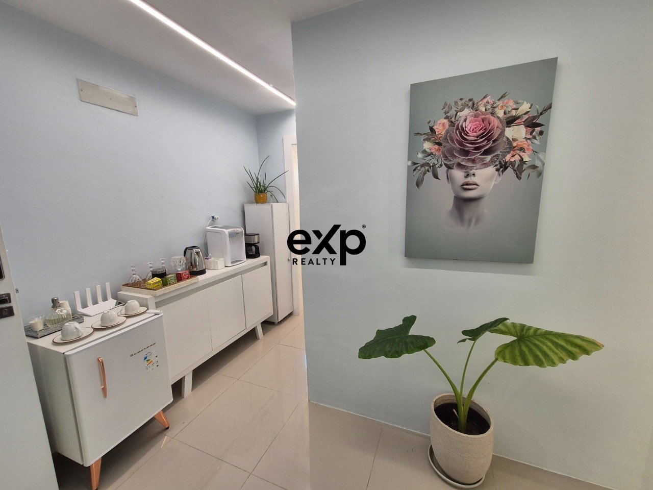 Sala Comercial à Venda em Vilas do Atlântico