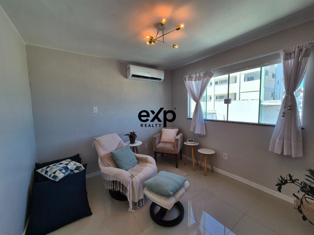 Sala Comercial à Venda em Vilas do Atlântico