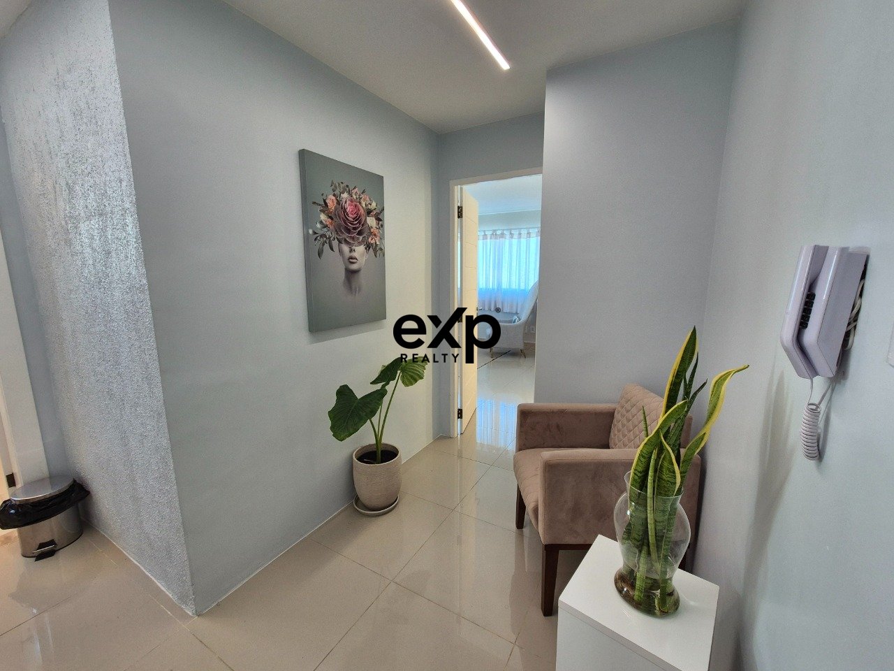 Sala Comercial à Venda em Vilas do Atlântico