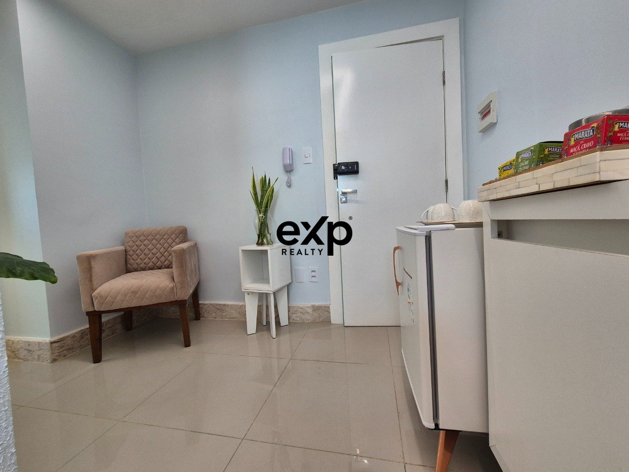 Sala Comercial à Venda em Vilas do Atlântico