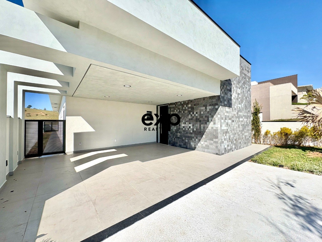 Casa em Condomínio à venda em Itatiba, Carmelo Scarparo 56 Residencial Fazenda Santa Rosa - Fase 1 Itatiba 13255-472, 390 m²