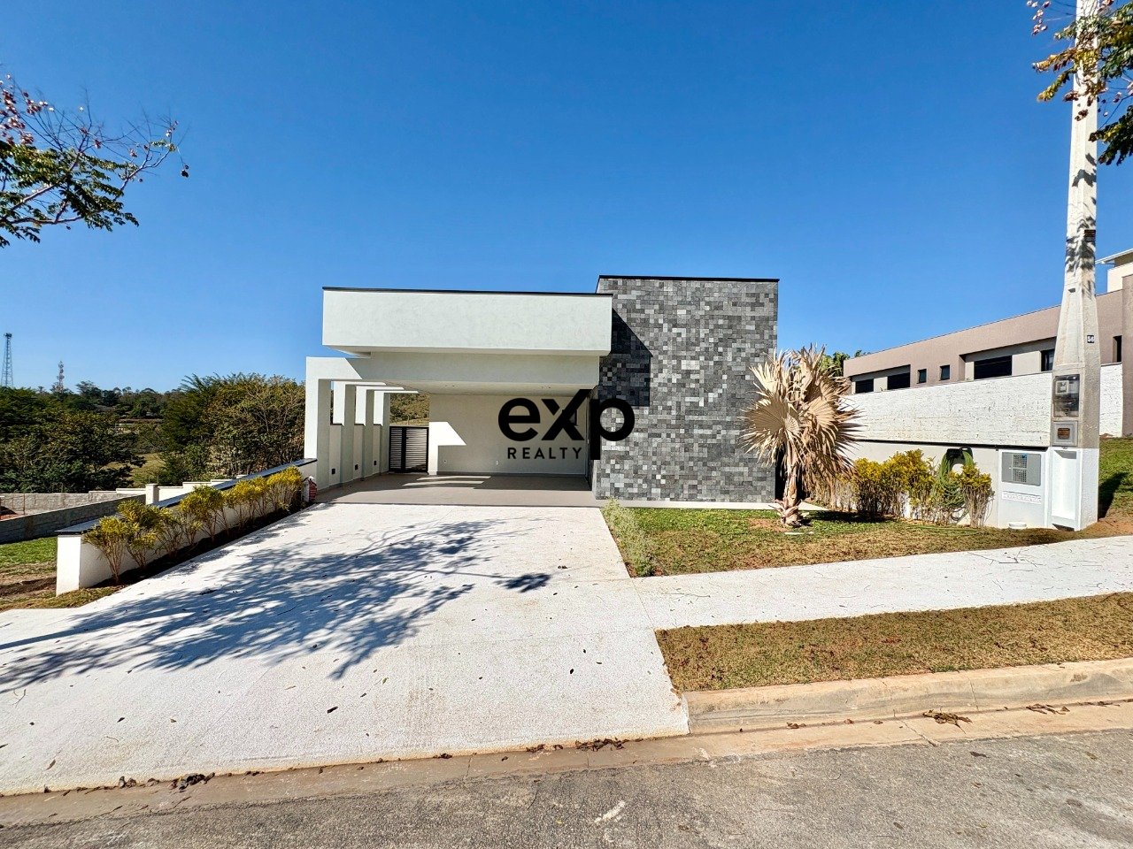 Casa em Condomínio à venda em Itatiba, Carmelo Scarparo 56 Residencial Fazenda Santa Rosa - Fase 1 Itatiba 13255-472, 390 m²