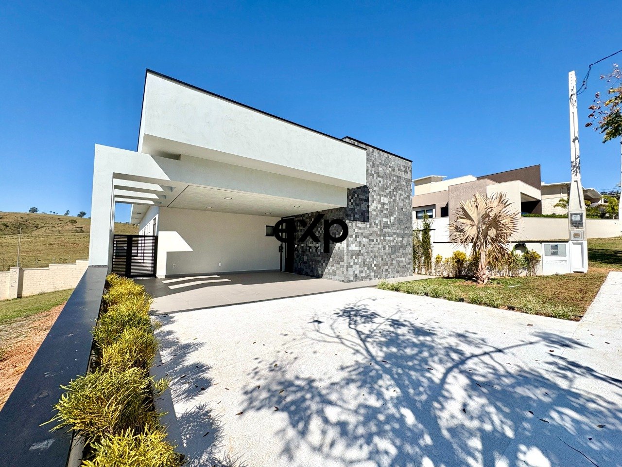Casa em Condomínio à venda em Itatiba, Carmelo Scarparo 56 Residencial Fazenda Santa Rosa - Fase 1 Itatiba 13255-472, 390 m²