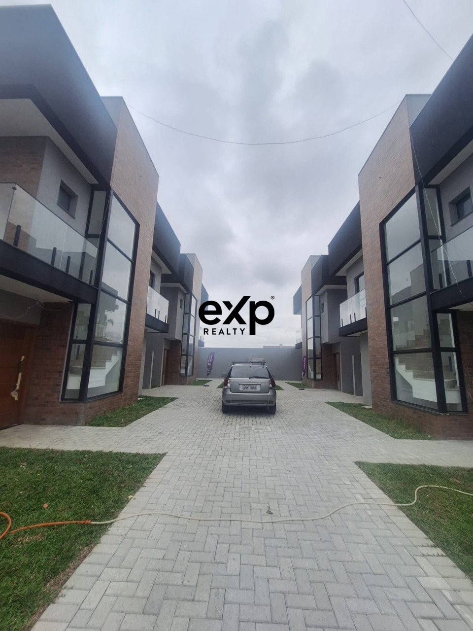 3-Bedroom Townhouses with One Suite in Condominium in Cajuru, Curitiba 2