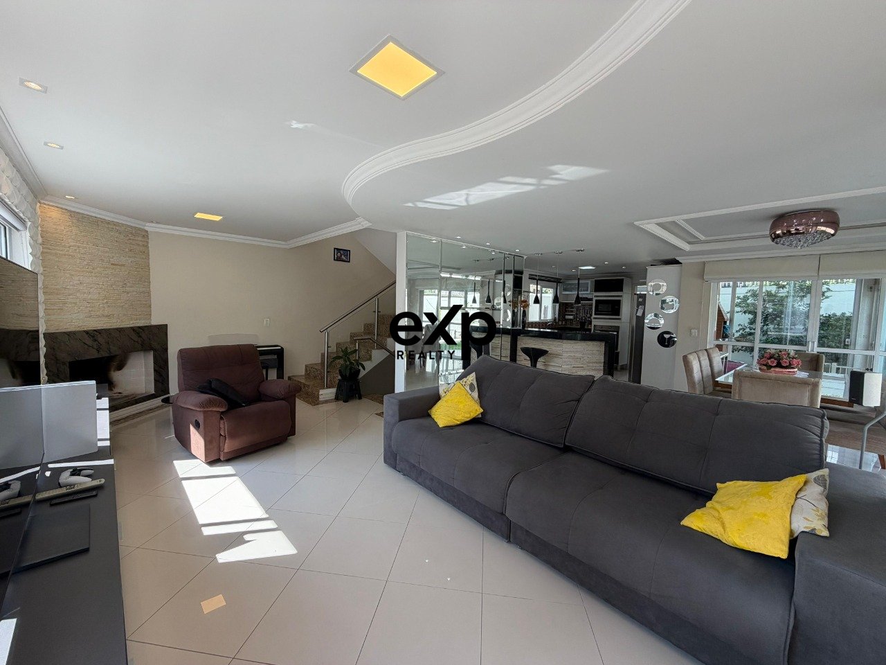 Triplex no Portão Curitiba em Condomínio Fechado com 280m², 3 Quartos, Suíte, Ático e 4 Vagas