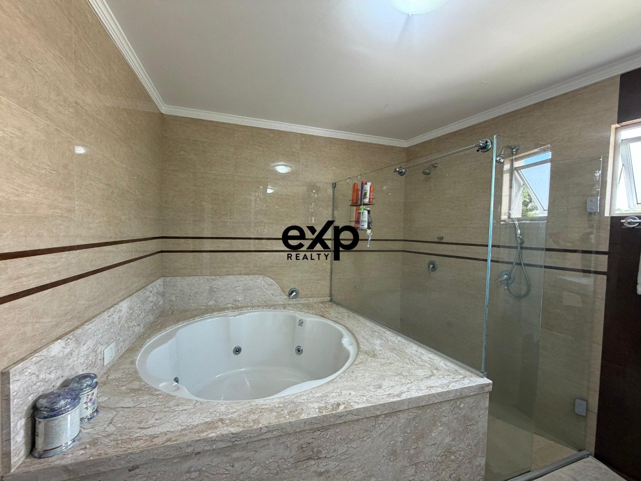 Triplex no Portão Curitiba em Condomínio Fechado com 280m², 3 Quartos, Suíte, Ático e 4 Vagas