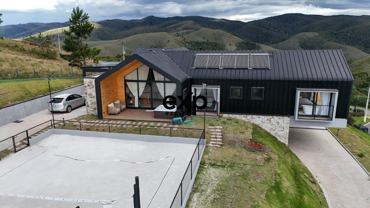 HIGH-STANDARD HOUSE CAMPOS DO JORDÃO IN GATED COMMUNITY