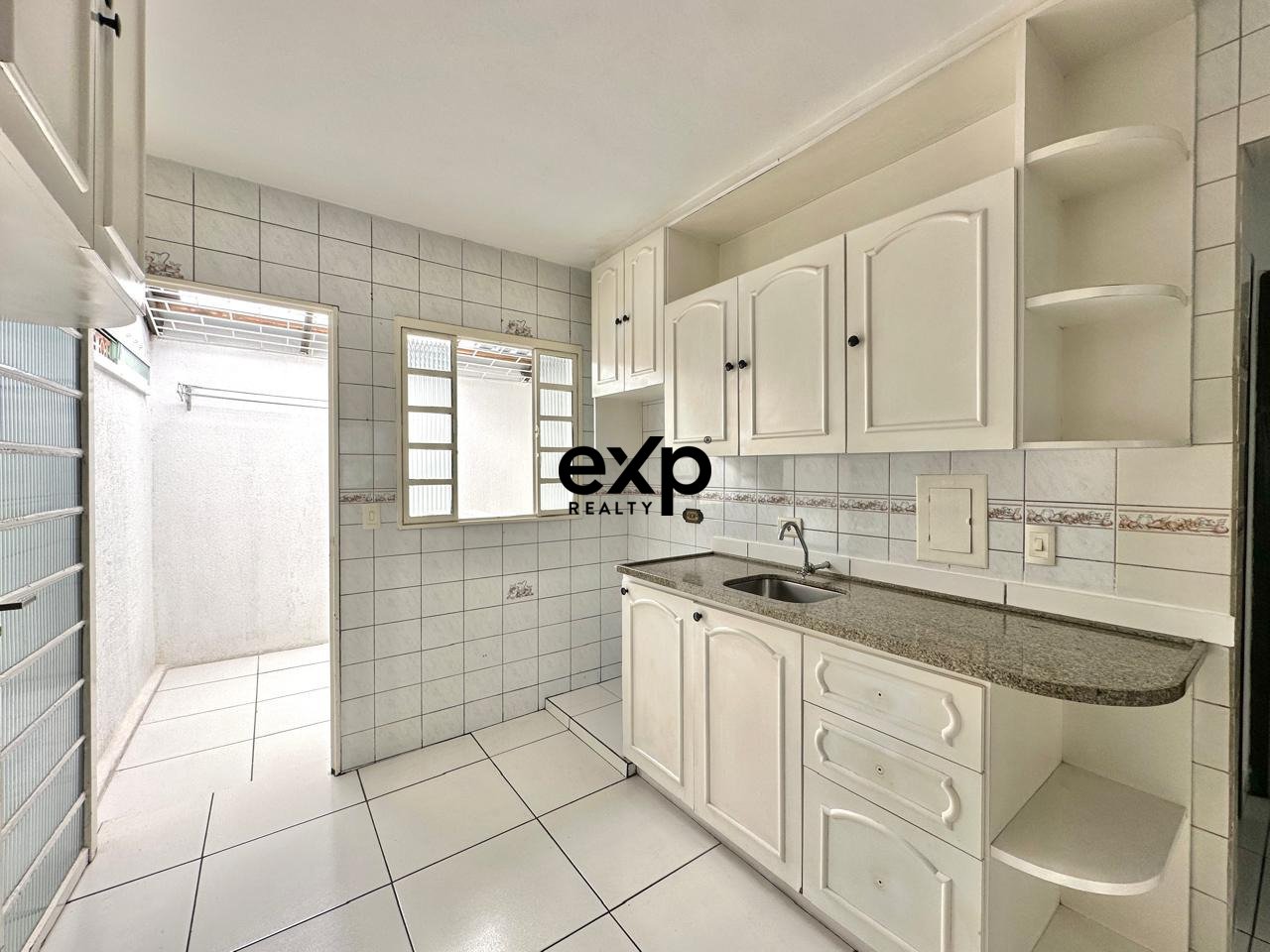 Casa em ótima localização, bairro Braga, a poucos metros da rua Joinville, próximo a vários comércios e serviços essenciais.