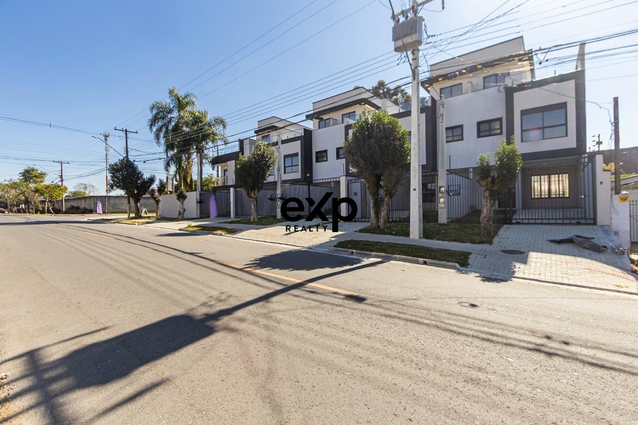 Sobrado de frente para rua Cajuru 170m²