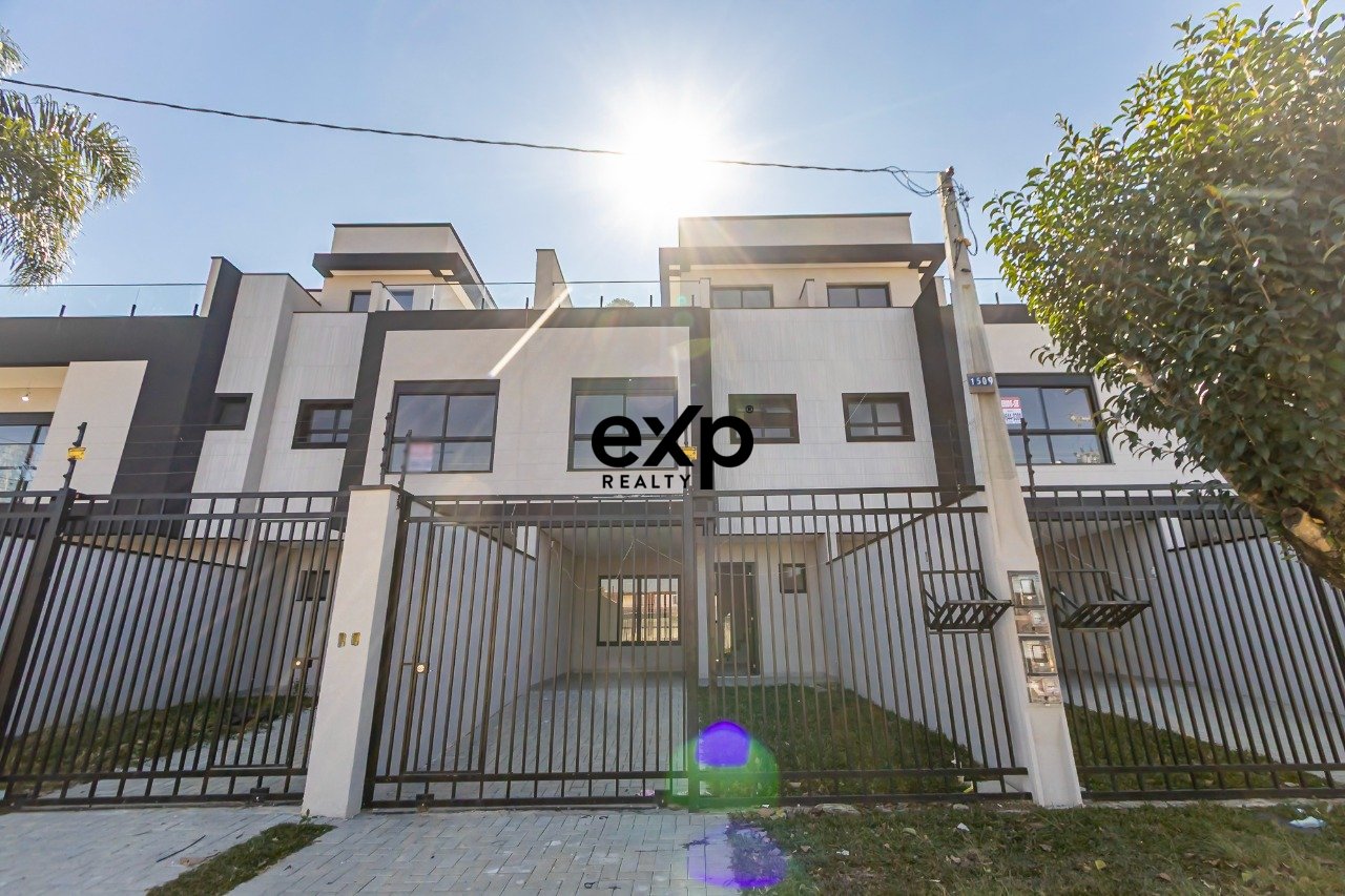 Sobrado de frente para rua Cajuru 170m²