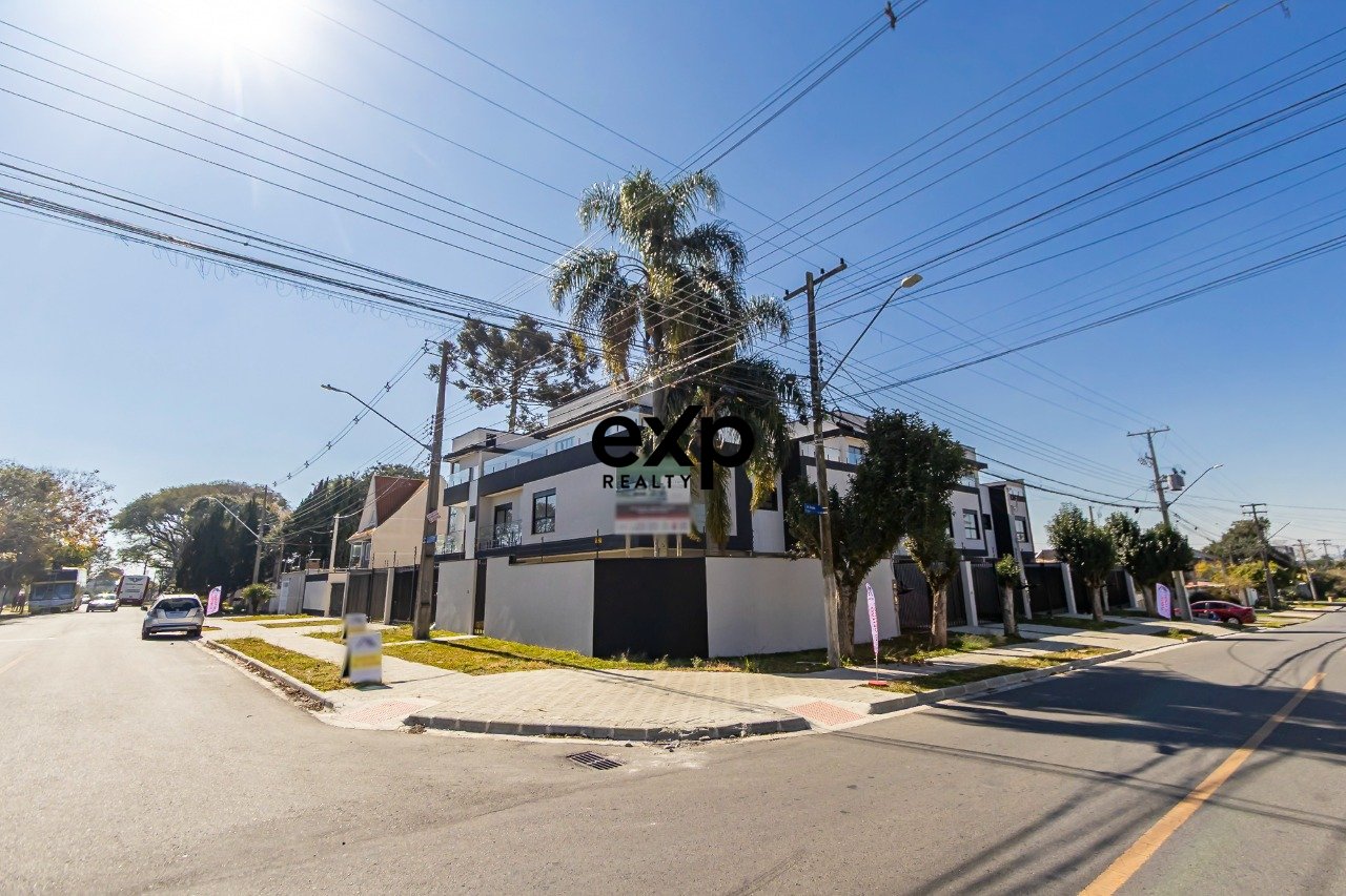 Sobrado de frente para rua Cajuru 170m²