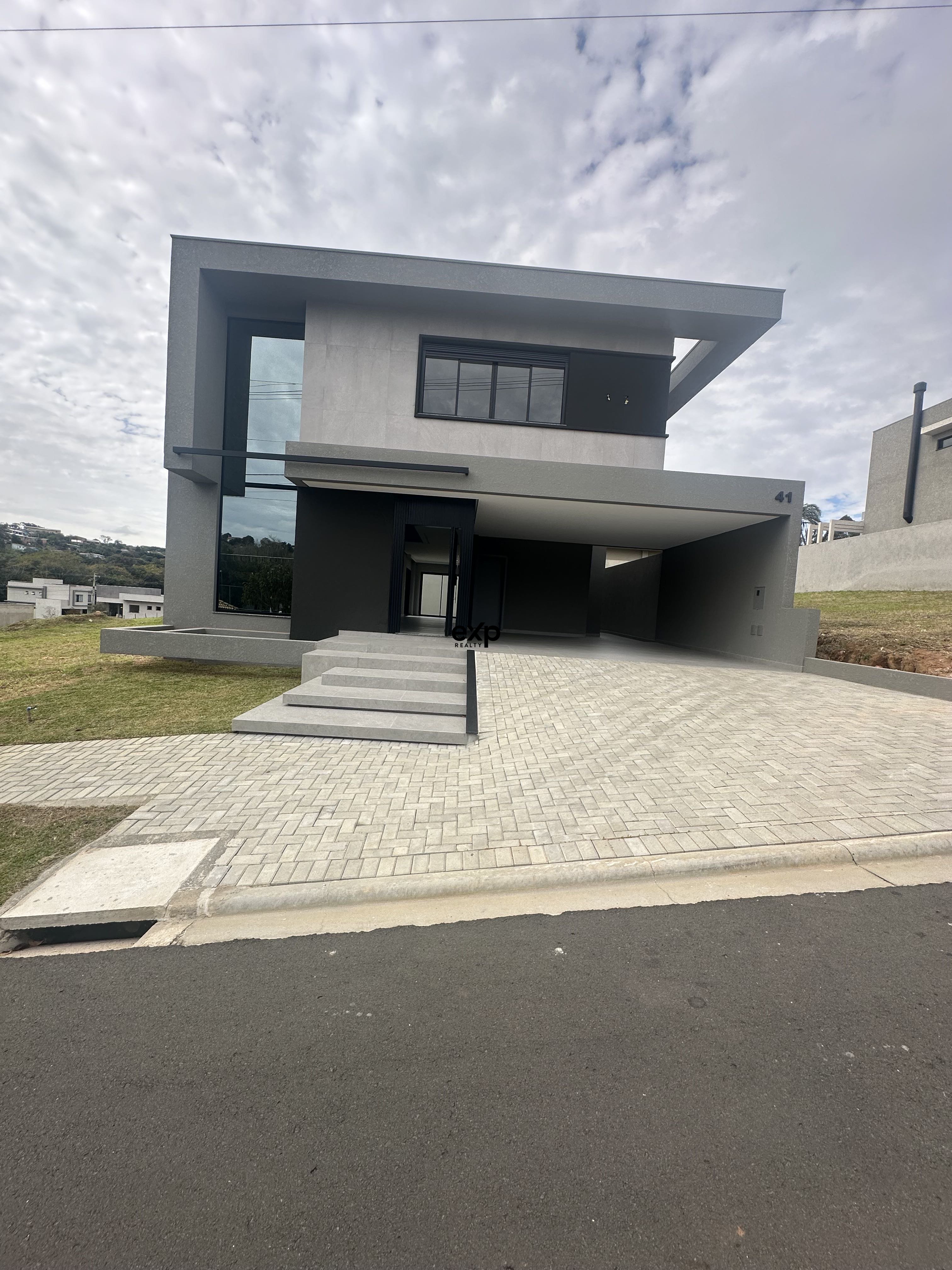 Casa em Condomínio à venda em Ponta Grossa, Anita Garibaldi 41 Orfãs Ponta Grossa 84015-050, 243 m²