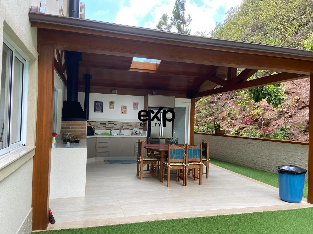 Casa em Condomínio à venda em Petrópolis, Rua Visconde do Uruguai 270 Valparaiso Petrópolis 25655-111, 360 m²