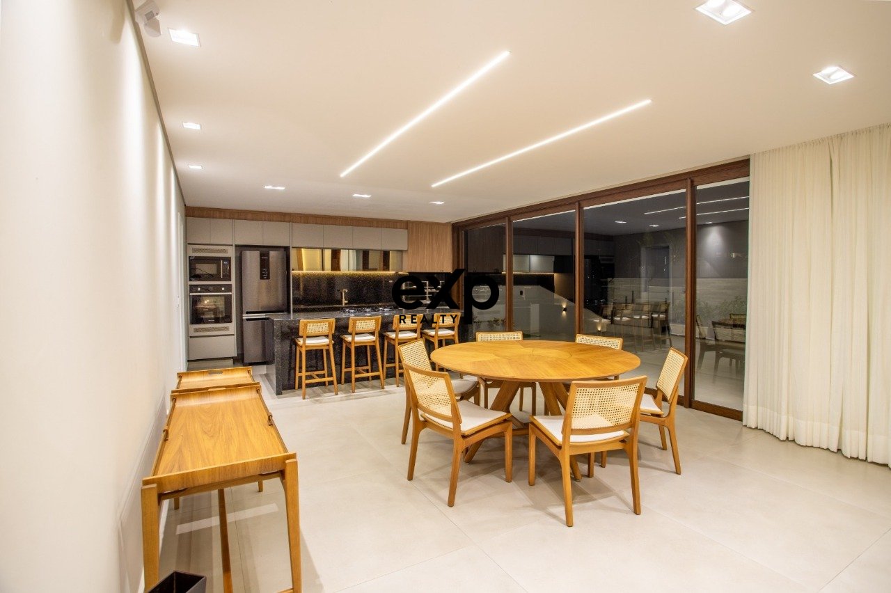 Two-story House 250 m², 4 Suites in Riviera de Santa Cristina for sale for $3,200,000 3