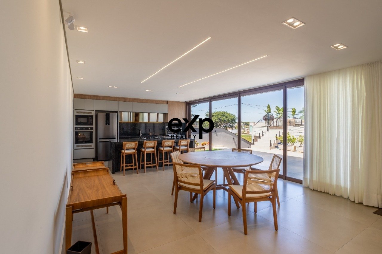 Casa assobradada 250 m², 4 suítes na Riviera de Santa Cristina a venda por $3.200.000