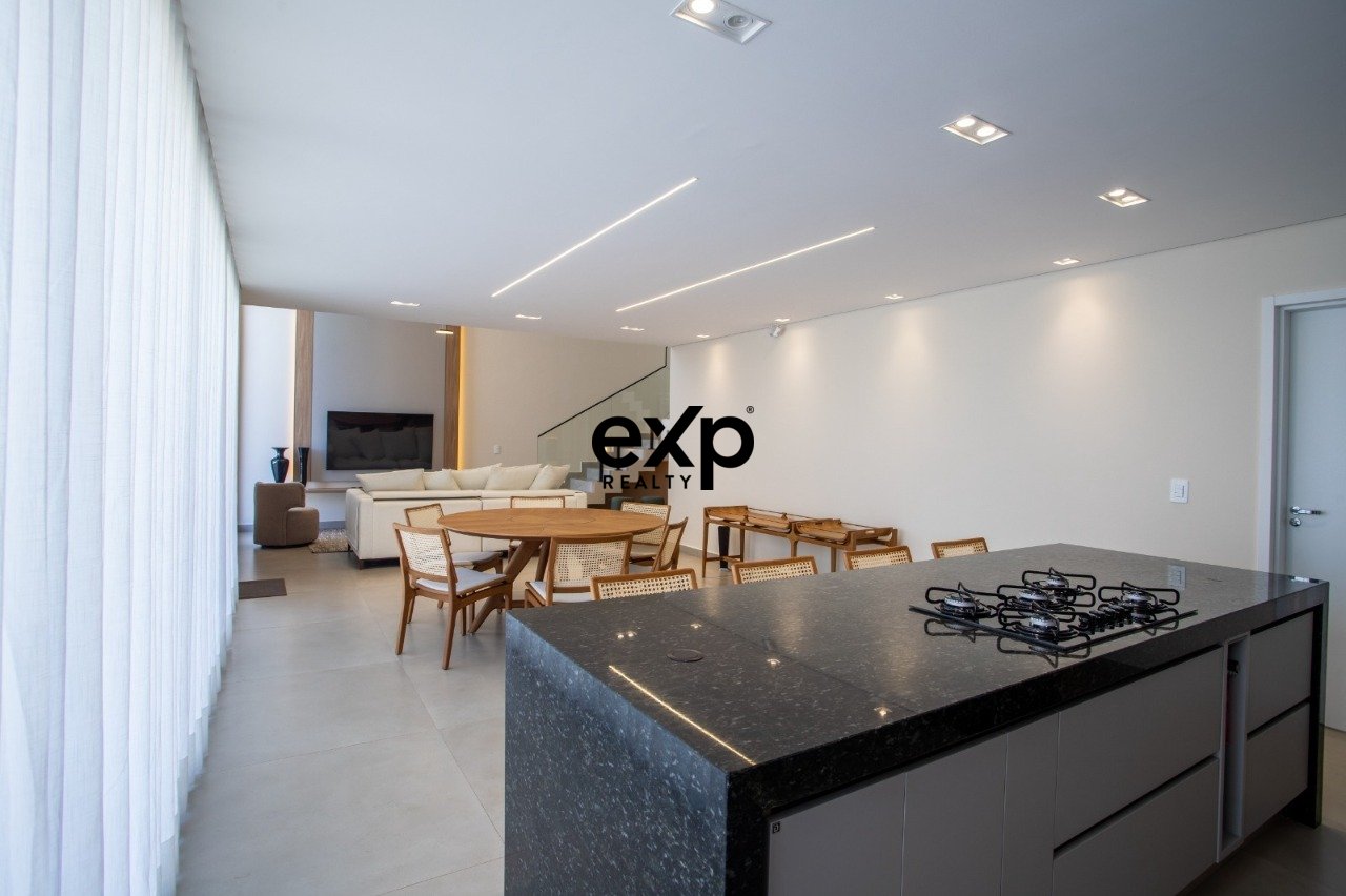 Two-story House 250 m², 4 Suites in Riviera de Santa Cristina for sale for $3,200,000 5